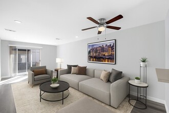 Building Photo - 1206 Hi Stirrup