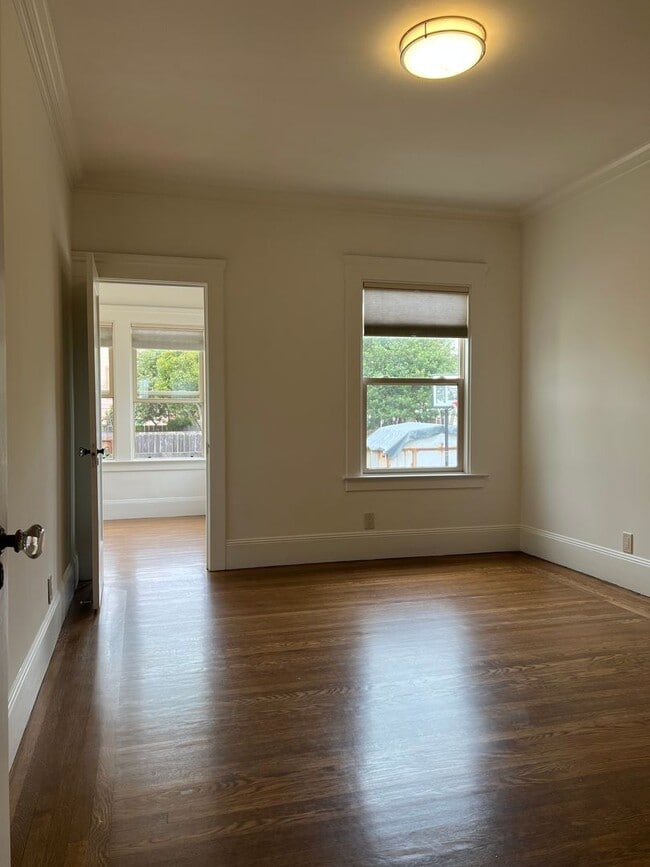Building Photo - Charming Outer Sunset 2 BDRM WITH SUNROOM Home Just Steps from Ocean Beach!