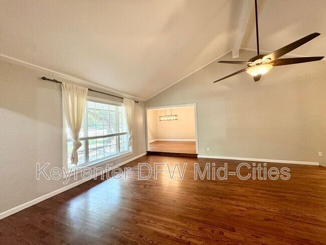 Building Photo - 1608 Durham Dr