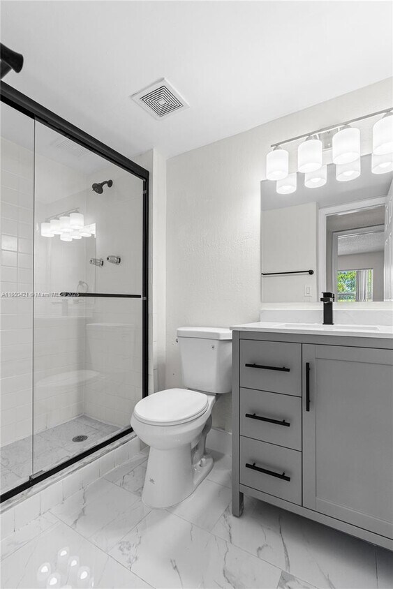 Foto principal - 4215 N University Dr