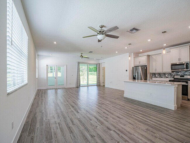 Building Photo - 11551 SW Viridian Blvd