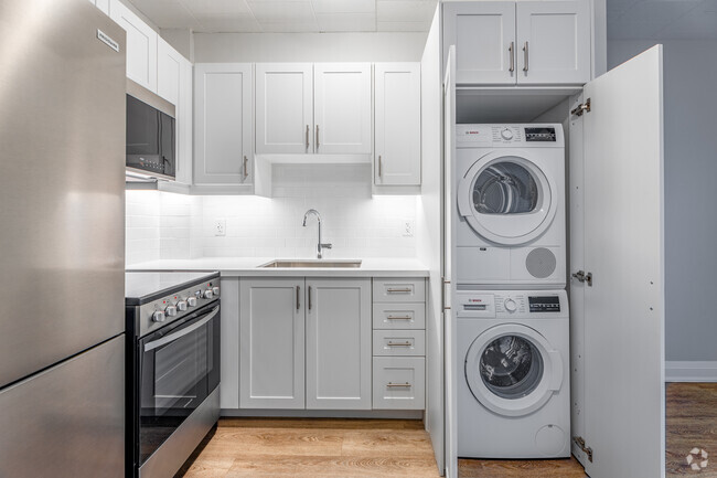 1BR, 1BA - 696SF - Kitchen - Aubrey Jones Apartments