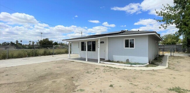 Foto del edificio - Recently Upgraded Two Bedroom One Bathroom...