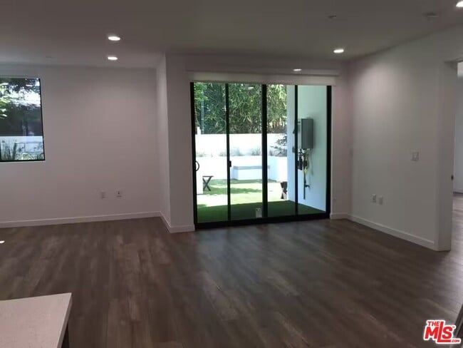 Foto del edificio - 11478 Moorpark St