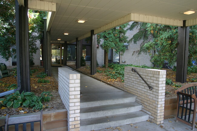 Building Photo - Cedar Cliff Apartments