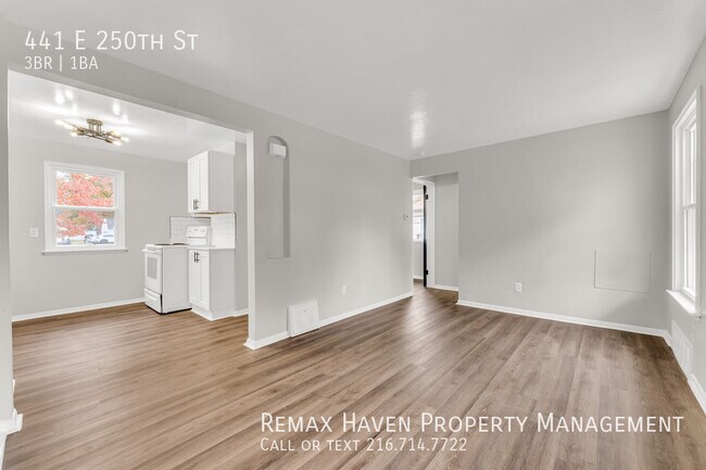 Foto del edificio - 441 E 250th St