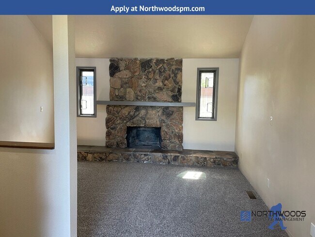 Foto del edificio - Charming 3 Bedroom 2 Bath Home in Very Nic...