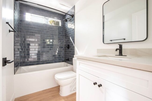 Foto del edificio - 5740 Camellia Ave