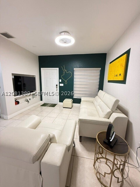 Foto del edificio - 692 NW 170th Terrace
