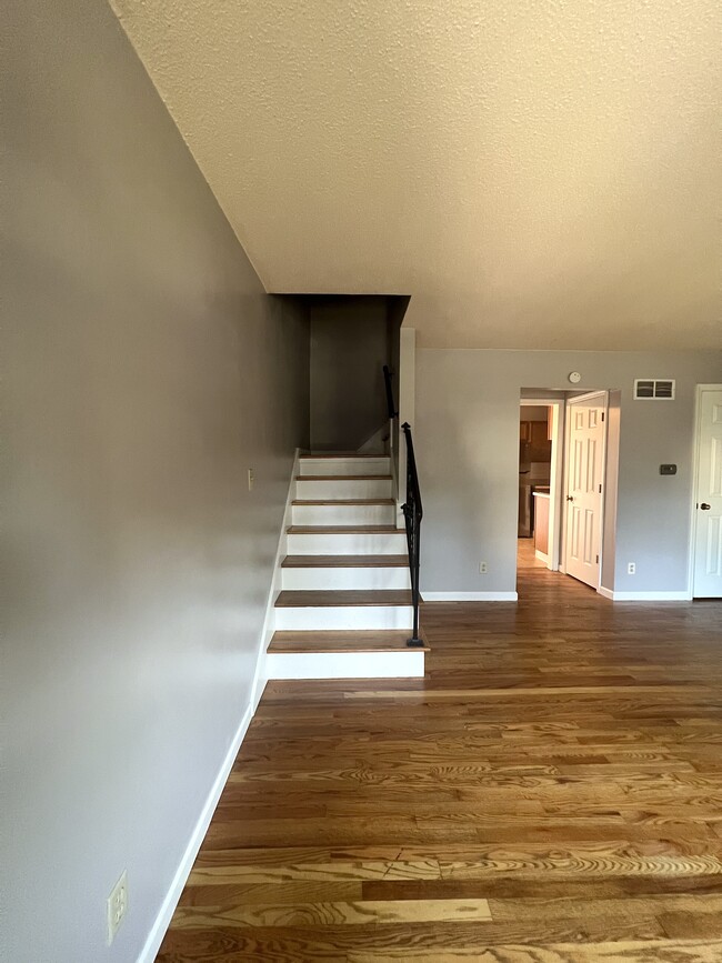 Stairs to 2nd Floor - 2121 Prairie Glen Plz