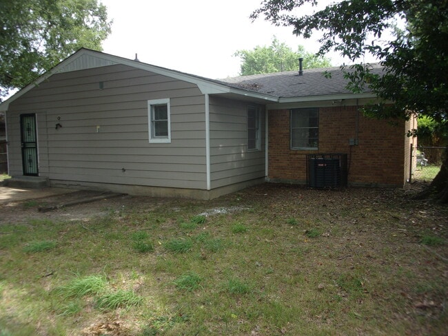 Building Photo - 724 Western Park Dr