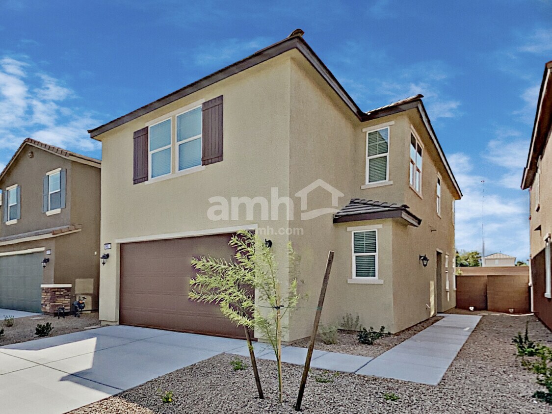 Foto principal - 9875 S Eastern Ave