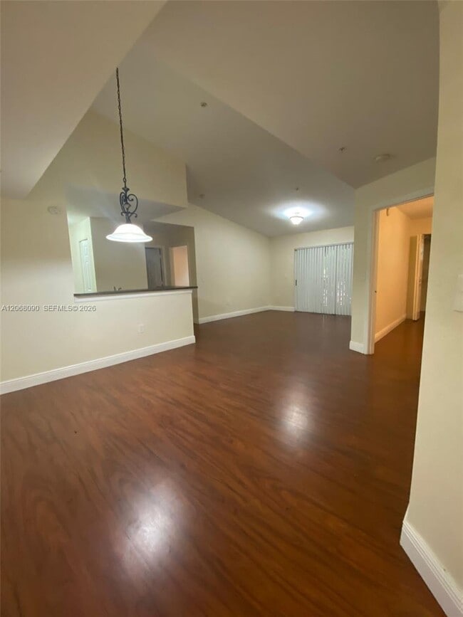 Foto del edificio - 2520 Centergate Dr