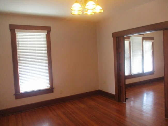 Building Photo - Waynesville 2 Bed 2 Bath Home!