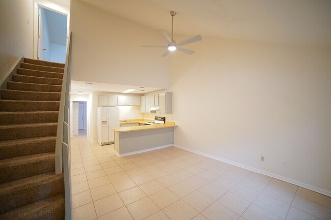 Building Photo - 2 Bed / 2 Bath Near FSU
