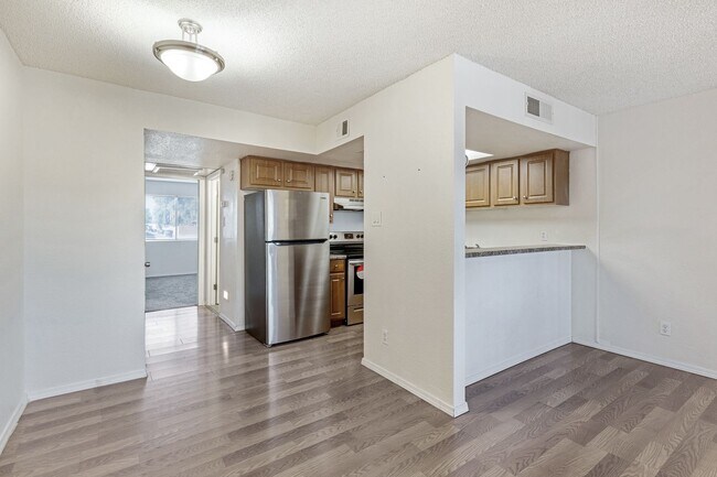 Building Photo - ADORABLE 1 bed/1bath CONDO**Section 8 Acce...