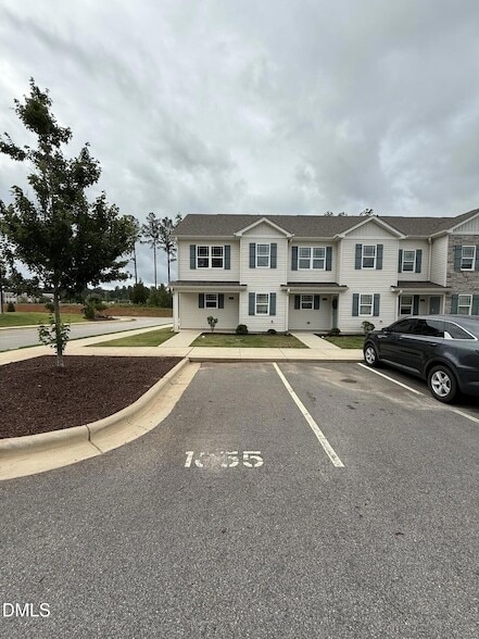 Building Photo - 1055 Peony Ln