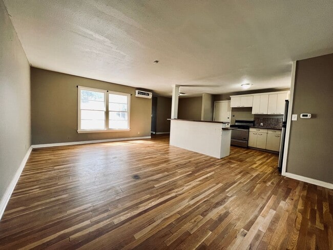 Building Photo - Large 4/2.5/1 Near Texas Tech with Extra Bonus Room