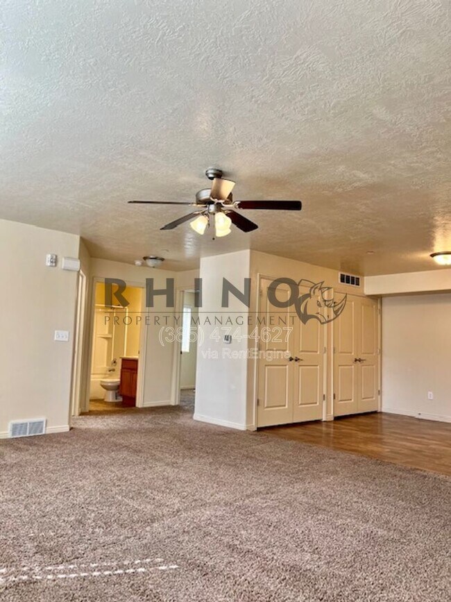 Foto del edificio - 6941 Village River Ln
