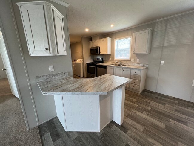 Building Photo - 131 Elm