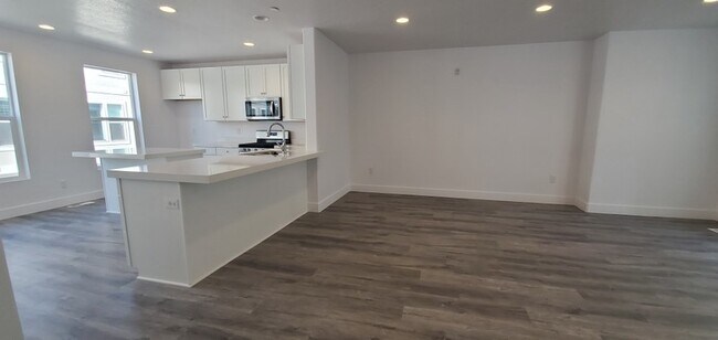 Building Photo - 3841 Mossmorran Ln