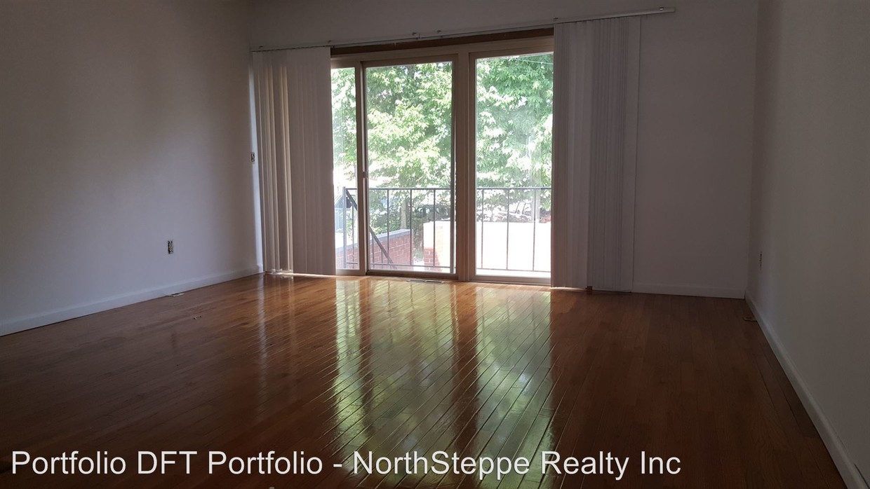 Foto principal - 142-150 W 8th Ave