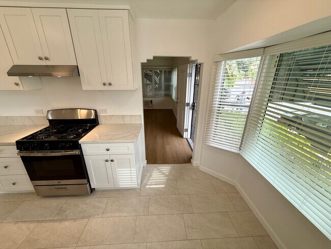 Foto del edificio - 1157 N Genesee Ave