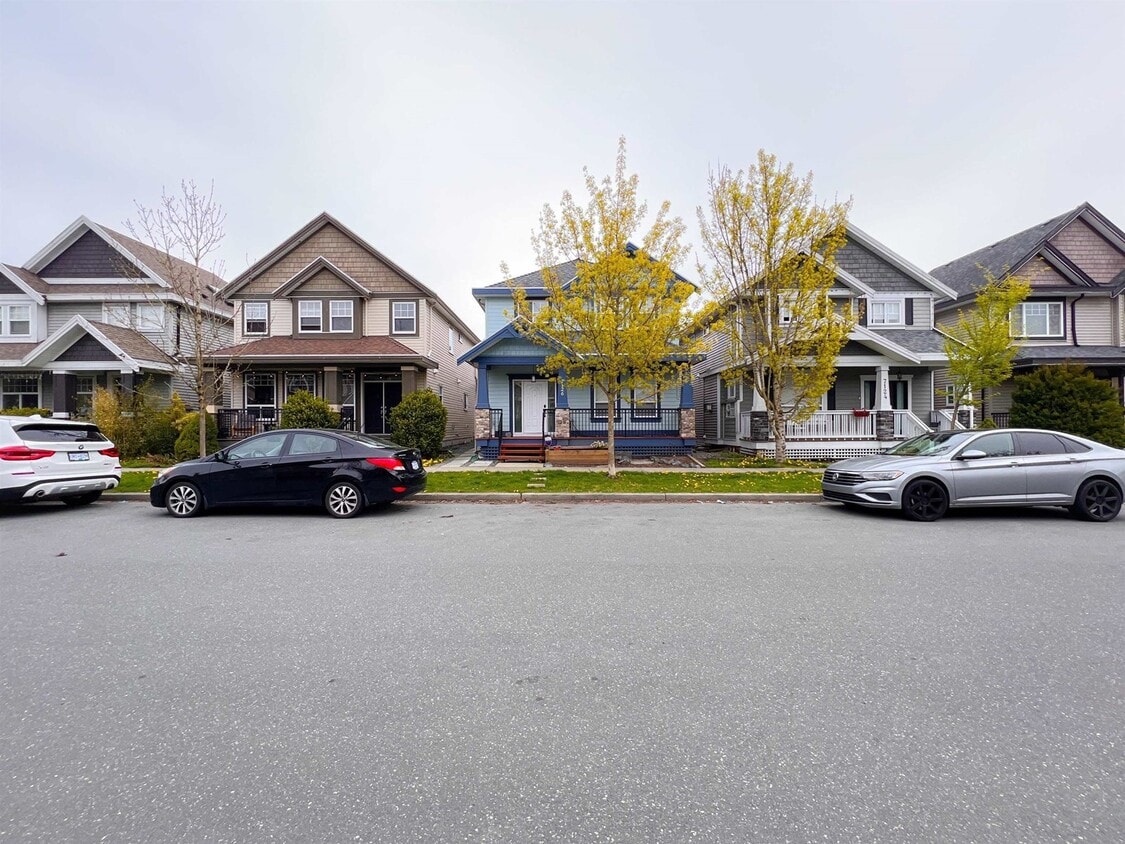 Primary Photo - 7126-194B 194b St