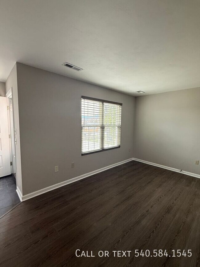 Building Photo - 5015 Polly Hill Ln