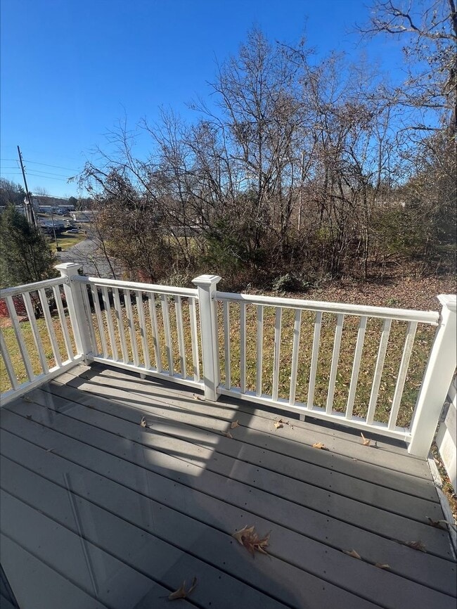 Building Photo - Spacious 2-Bedroom Townhouse with Garage