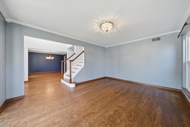 Foto del edificio - Spacious 4-Bedroom Home with Finished Basement and Modern Upgrades in Grayslake