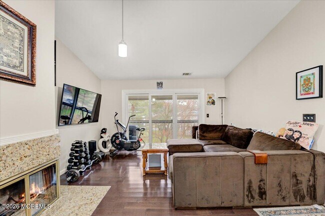 Foto del edificio - 306 Bromley Pl