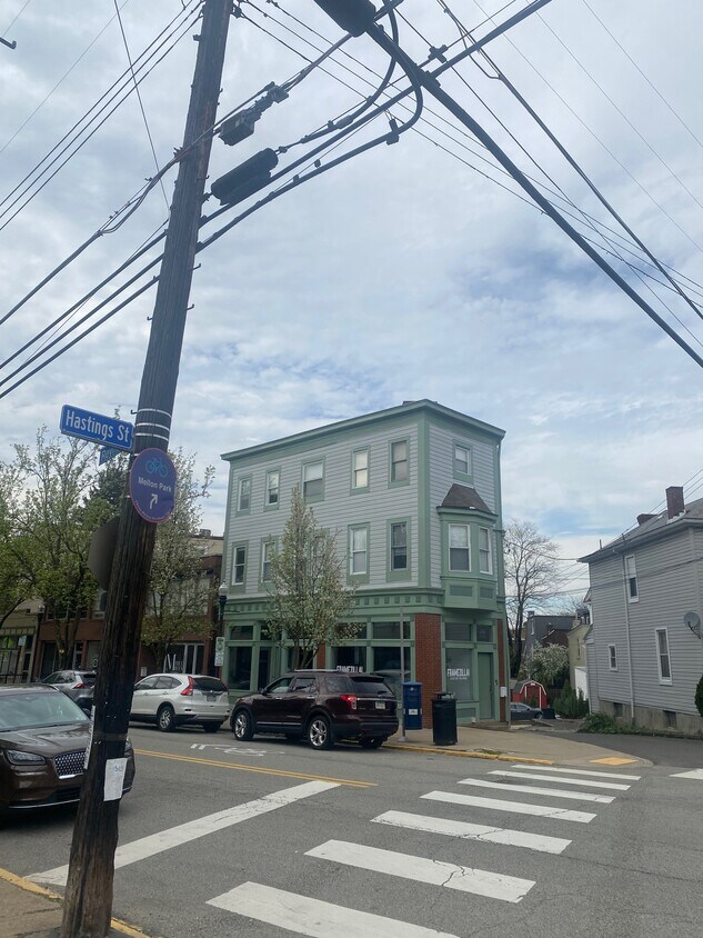Foto principal - 6741 Reynolds St