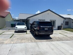 Building Photo - 14854 Kendale Lakes Blvd