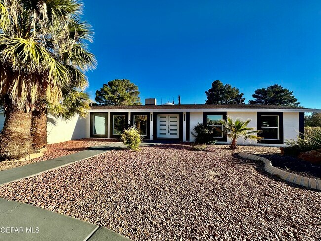 Foto del edificio - 6332 El Risco St