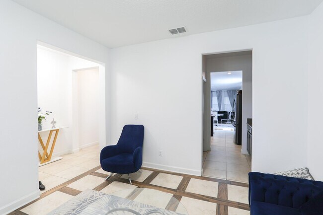 Building Photo - 2032 Solar Dr