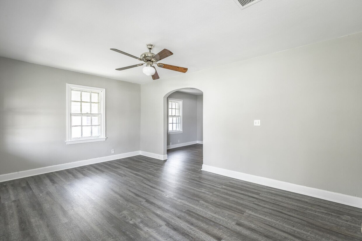 Newly Renovated 2 Bedroom 1 bath Home - Newly Renovated 2 Bedroom 1 bath Home