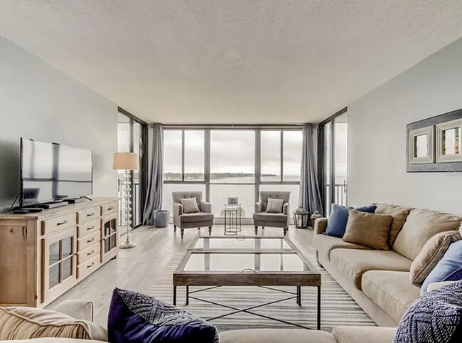Foto del edificio - LONG TERM - FULLY FURNISHED 2/2 Open water...