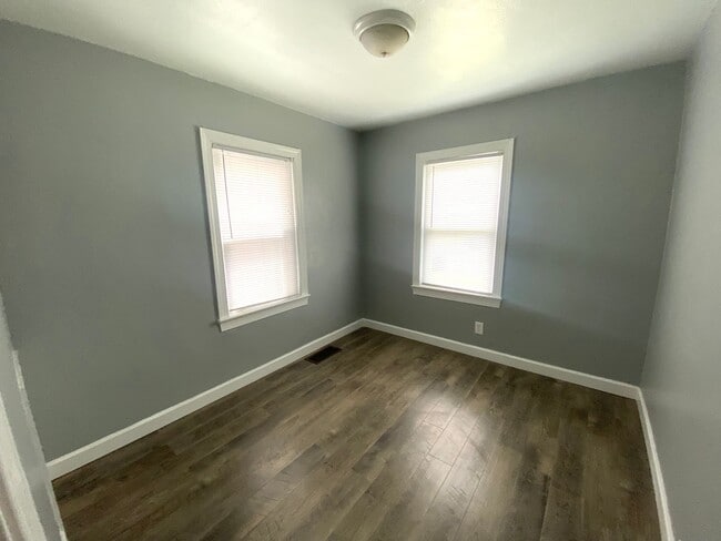 Building Photo - 2 Bedroom, 1 Bathroom Home in Peoria!
