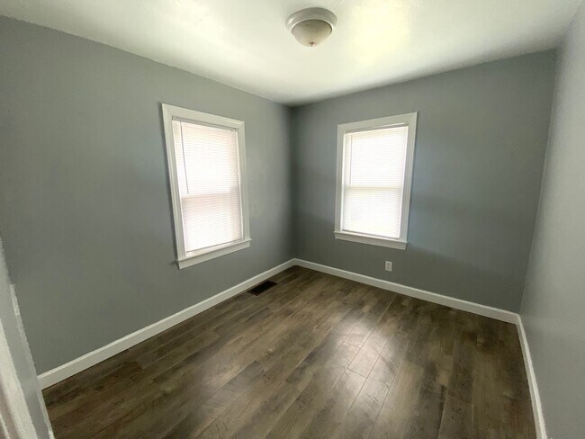 Foto del edificio - Ready to Lease - 2 Bedroom, 1 Bathroom Home in Peoria Heights!