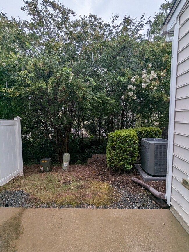 Foto del edificio - Charming 3-Story Townhome in Shiloh Grove