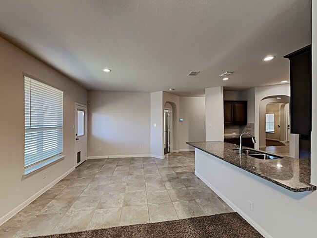 Foto del edificio - 9113 Golden Hollow Ln