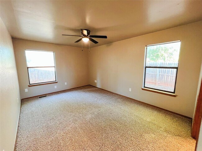 Foto del edificio - 213 Woodbridge Cir