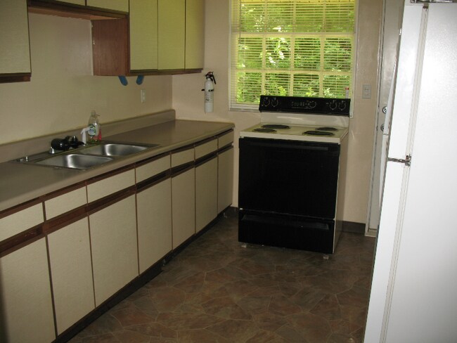 Foto del edificio - 1362 Pitkin Rd