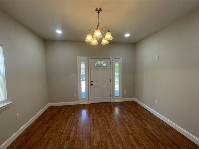 Building Photo - Beautifully remodeled, three bedroom, one ...