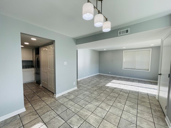 Foto del edificio - CHARMING CONDO IN STAFFORD!
