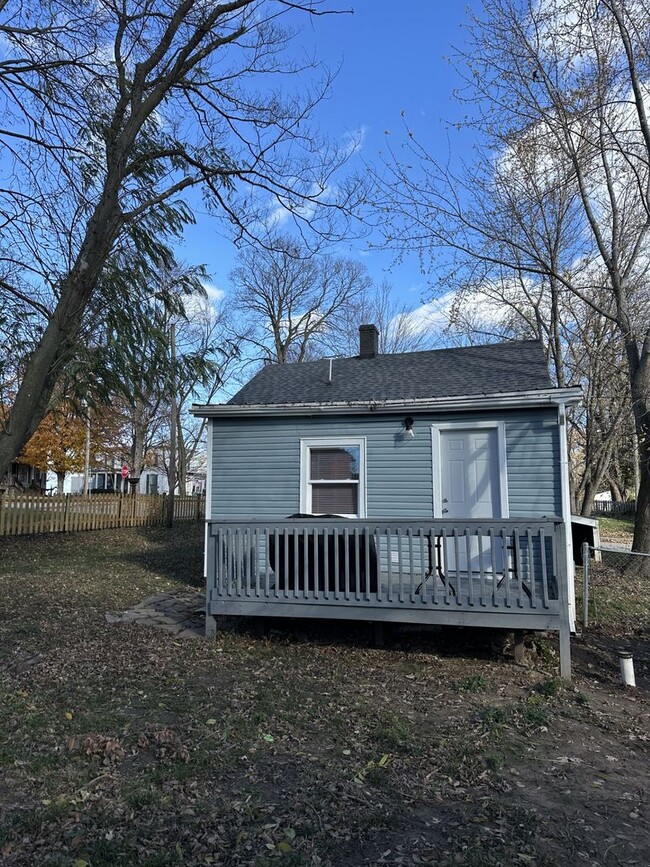 Building Photo - 3 bedroom House in Downtown Boonville