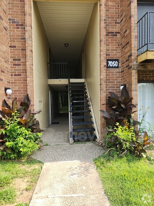 Building Photo - 7050 Wildwood Cir