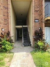 Building Photo - 7050 Wildwood Cir