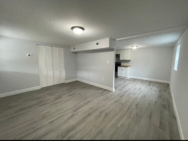 Building Photo - 3106 Greenway Dr